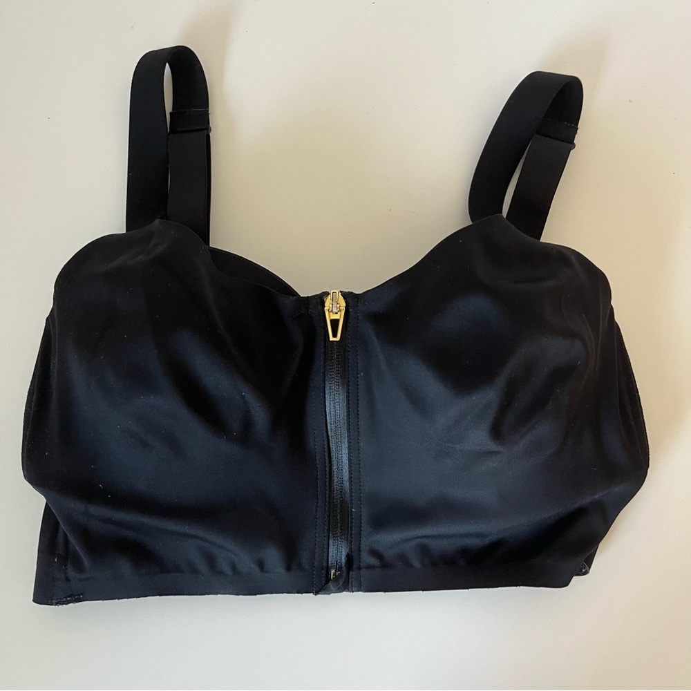 Victoria’s Secret Knockout Front Close Black Sports Bra size 32DD